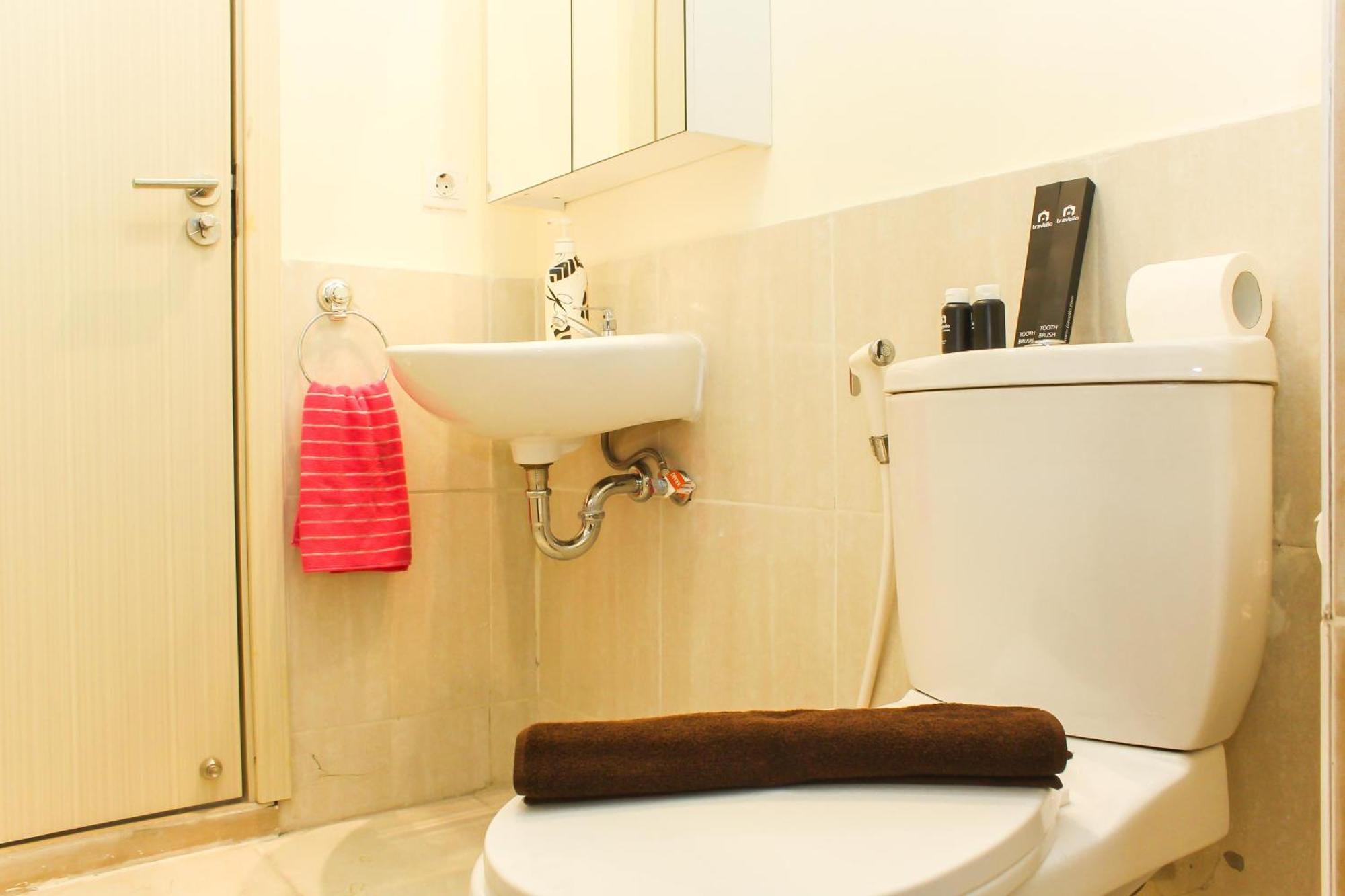 Apartemen Comfortable 2br With Study At Meikarta By Travelio